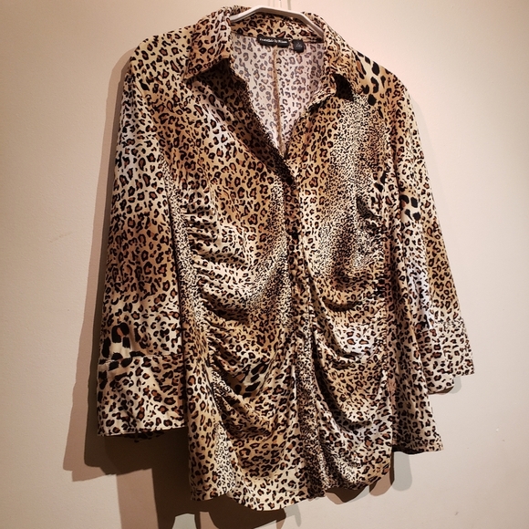 Essentials By Milano Animal Print Button Down Shirt - Picture 4 of 9